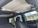 禁煙車です。 喫煙車は全体的なニオイはもちろん、天井など車内のヤニ汚れが目立ちますが、禁煙車ですからその様なダメージはありません。
