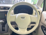 インテリアに合わせたデザインのステアリングは、運転される方のことも考え、運転しやすい形状、大きさです。是非一度、実際に触ってお確かめください。