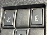 【両側パワースライドドア】スマートキーや運転席のスイッチで後席両側スライドドアの開閉が可能♪電動だから力を入れてドアを開ける必要が無く、小さなお子様でも簡単に開け閉めでき快適です♪