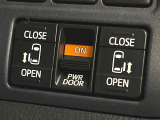 【両側パワースライドドア】スマートキーや運転席のスイッチで後席両側スライドドアの開閉が可能♪電動だから力を入れてドアを開ける必要が無く、小さなお子様でも簡単に開け閉めでき快適です♪