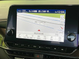 【メーカー純正9型ナビ】インテリアに溶け込むスタイリッシュな「専用設計」メーカーナビを装備♪視認性や操作性など基本性能にも優れ、より上質なカーライフをお楽しみいただけます。