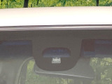 【シティブレーキアクティブシステム】低速走行中に前方の車両等を認識し、衝突しそうな時は警報とブレーキで衝突回避と被害軽減をアシスト。より安全にドライブをお楽しみいただけます。