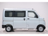 県内13店舗にて常時500台以上ダイハツ車を展示中です。見て、触って、納得のいく一台をぜひ見つけてください。