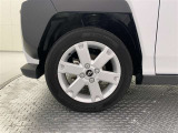 機敏さを引き立てる純正アルミ 165/65 R15 装着!