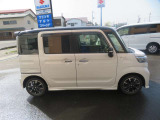 両側パワースライドです。大きいサイズの荷物の台入れも楽々です。