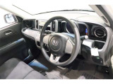 運転席周りは遊びにも通勤にも普段のお買い物にもピッタリ。日々のドライブに居心地のよいレイアウトです。