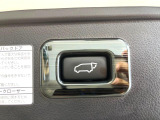 【パワーバックドア】スマートキーや運転席のボタンを押すだけでリアゲートが自動で開閉します!荷物を持っている時や、高い位置にあるバックドアを閉める際に便利な機能です♪