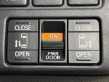 【両側パワースライドドア】スマートキーや運転席のスイッチで後席両側スライドドアの開閉が可能♪電動だから力を入れてドアを開ける必要が無く、小さなお子様でも簡単に開け閉めでき快適です♪