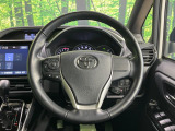 【純正革巻きステアリング】上質な革を使用することで、手にしっかり馴染みとても運転しやすいハンドルです♪