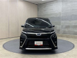お車購入のポイントとなるフロントマスクです。上質で迫力あるデザインですね☆☆