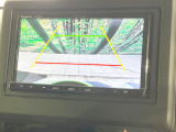 【バックカメラ】駐車時に後方がリアルタイム映像で確認できます。大型商業施設や立体駐車場での駐車時や、夜間のバック時に大活躍!運転スキルに関わらず、今や必須となった装備のひとつです!