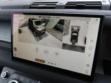 【3Dサラウンドカメラ】は狭い場所でも安心して駐車できるようにサポート。タッチスクリーンの表示と音で障害物との距離を確認できます。車幅感覚に慣れていない方や駐車の苦手な方には必見の装備といえます♪
