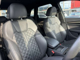●レザーシート『高級感や耐久性がありこちらのモデルにも採用されています。レザーは見た目が美しく内装を豪華に演出します。柔らかく肌触りが良く長時間の運転でも快適です。