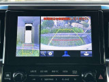 駐車場や交差点で周囲の安全確認をサポートする「パノラミックビューモニター」を搭載。