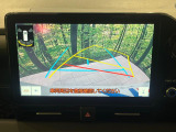 【バックカメラ】駐車時に後方がリアルタイム映像で確認できます。大型商業施設や立体駐車場での駐車時や、夜間のバック時に大活躍!運転スキルに関わらず、今や必須となった装備のひとつです!