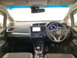 【前方視界】開放的な前方視界!運転がしやすく疲れにくいです♪窓が大きく、見通しがとっても良いおクルマですよ♪