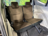 床下収納式のサードシートです。座席部分をコンパクトに収納でき、広大な荷室スペースとしてお使いいただけます!乗車人数や荷物の量など利用シーンに合わせて3列目を有効活用でき、とっても便利♪