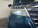 【LEDヘッドライト】悪天候や夜間走行時も良好な視界を確保し安心して運転できる高輝度LEDヘッドライトを装備!点灯速度が早く、消費電力も抑えられています。