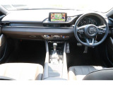 前席全体 広い視界で安心して運転することができますね!