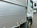 運転席側アオリ前方にキズ・ヘコミがあります。