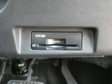 純正ETC2.0付 料金所もスムーズに通れ、割引料金の適用もあります。ビルトインできれいに収まっており、見た目もスマートです。
