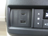 便利な充電用USBジャックも付いています。