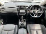 運転席周りの画像です。