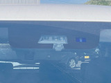 【三菱e-Assist】走行中に前方の車両等を認識し、衝突しそうな時は警報とブレーキで衝突回避と被害軽減をアシスト。より安全にドライブをお楽しみいただけます。
