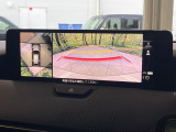 【360&deg;ビューモニター】専用のカメラにより、上から見下ろしたような視点で360度クルマの周囲を確認することができます☆死角部分も確認しやすく、狭い場所での切り返しや駐車もスムーズに行えます。