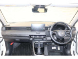 操作性に優れた運転席となります!小物入れや各ボタンの配置にこだわり、使いやすいです!座り心地もよく視認性も良好なのでロングドライブもお任せ下さい!