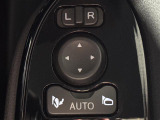 【電動格納ミラー】運転席のスイッチで、ドアミラーの開閉や角度の調整ができます。