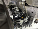 お車を安心してお乗りいただく為には、足回りの定期点検が欠かせません。サービスサポート(有償保証)では無料点検もご提供しており、安心のカーライフをお過ごしいただけるサポート体制が整っています。