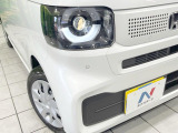 【LEDヘッドライト】悪天候や夜間走行時も良好な視界を確保し安心して運転できる高輝度LEDヘッドライトを装備!点灯速度が早く、消費電力も抑えられています。