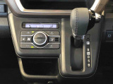 温度を設定すれば、自動で車内の温度管理をしてくれる優れものです♪ATミッションで運転楽々