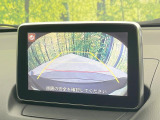 【バックカメラ】駐車時に後方がリアルタイム映像で確認できます。大型商業施設や立体駐車場での駐車時や、夜間のバック時に大活躍!運転スキルに関わらず、今や必須となった装備のひとつです!