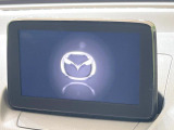 【マツダコネクトナビ】車内の雰囲気にマッチした一体型タイプのナビ。各種車輌設定やBluetooth再生等、様々な機能が楽しめます。直感的なダイヤル操作が可能で、使い勝手も良好です。