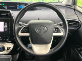 【純正革巻きステアリング】上質な革を使用することで、手にしっかり馴染みとても運転しやすいハンドルです♪
