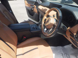 運転席はまっすぐな姿勢でシートに座り、足を自然に伸ばして操作できる位置各ペダルを配するという理想的なレイアウトを実現しています!ぜひ一度MAZDAのドライビングポジションをご体感ください。