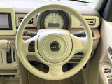 インテリアに合わせたデザインのステアリングは、運転される方のことも考え、運転しやすい形状、大きさです。是非一度、実際に触ってお確かめください。