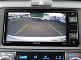バックカメラ装備しております。駐車時に大変役に立ちますよ。駐車が苦手な方にも便利機能です。