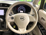 インテリアに合わせたデザインのステアリングは、運転される方のことも考え、運転しやすい形状、大きさです。是非一度、実際に触ってお確かめください。