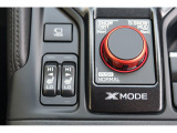 Xモード搭載。路面状況に応じてモードを選択するだけで、4輪の駆動力やブレーキなどを適切にコントロール。悪路からのスムーズな脱出をアシストします。