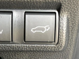 【パワーバックドア】スマートキーや運転席のボタンを押すだけでリアゲートが自動で開閉します!荷物を持っている時や、高い位置にあるバックドアを閉める際に便利な機能です♪