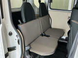 ダイブダウンできるリヤシートは簡単に荷室を広げることができます