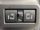 【両側パワースライドドア】スマートキーや運転席のスイッチで後席両側スライドドアの開閉が可能♪電動だから力を入れてドアを開ける必要が無く、小さなお子様でも簡単に開け閉めでき快適です♪