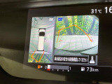 【アラウンドビューモニター】専用のカメラにより、上から見下ろしたような視点で360度クルマの周囲を確認することができます☆死角部分も確認しやすく、狭い場所での切り返しや駐車もスムーズに行えます。