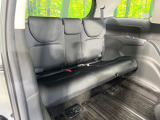 床下収納式のサードシートです。座席部分をコンパクトに収納でき、広大な荷室スペースとしてお使いいただけます!乗車人数や荷物の量など利用シーンに合わせて3列目を有効活用でき、とっても便利♪