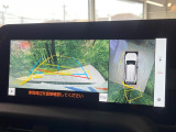 【パノラミックビューモニター】専用のカメラにより、上から見下ろしたような視点で360度クルマの周囲を確認することができます☆死角部分も確認しやすく、狭い場所での切り返しや駐車もスムーズに行えます。