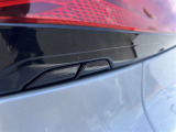 パワーバックドアスイッチはテールレンズの下い有ります!