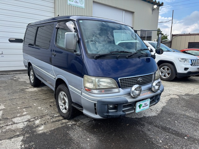 ハイエース 3.0 クラブフィールド ディーゼル 4WD トリプルムーンルーフ 4WD